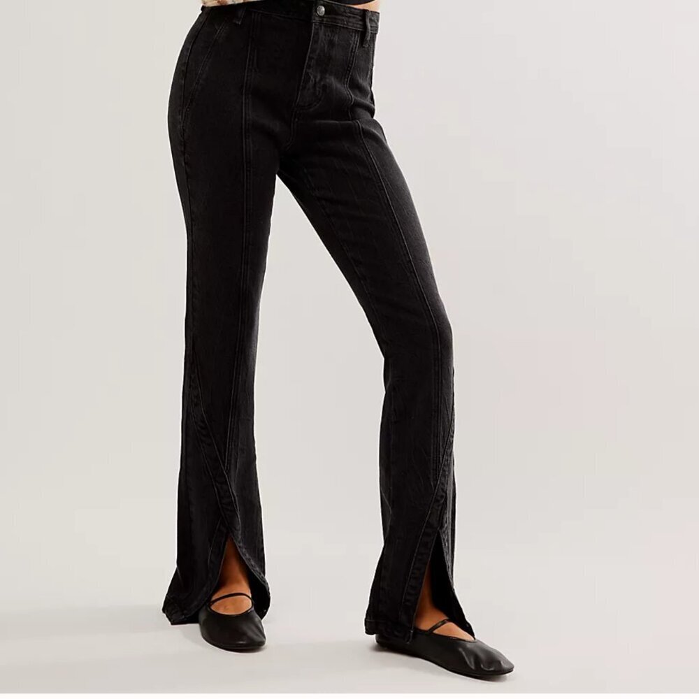 #90 NWT Free People CRVY Mona Flare Jeans in Black